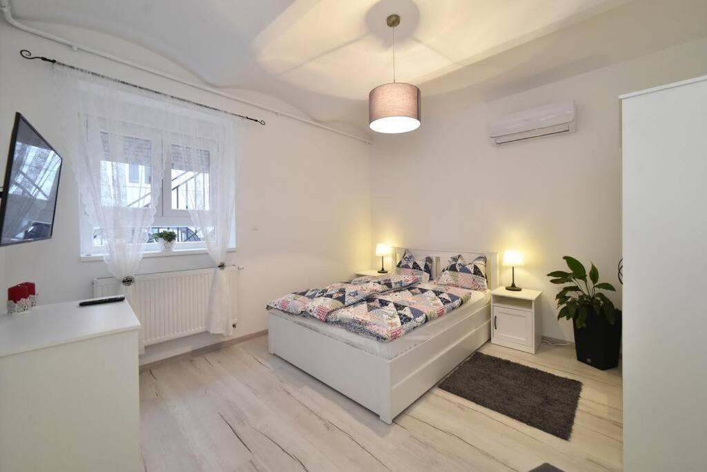 Apartamento Petit Main Square Zagreb Exterior foto