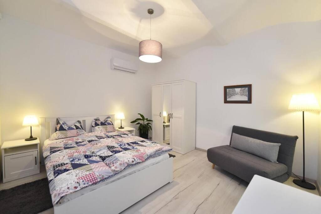 Apartamento Petit Main Square Zagreb Exterior foto